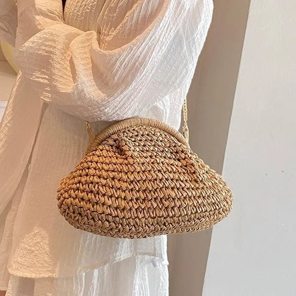 Women's straw shoulder bag with chain detail and zippered pocket in khaki colour