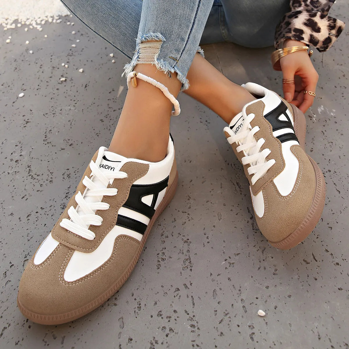 Women's retro colour matching lace-up jogging shoes in grey with a round toe and platform sole.