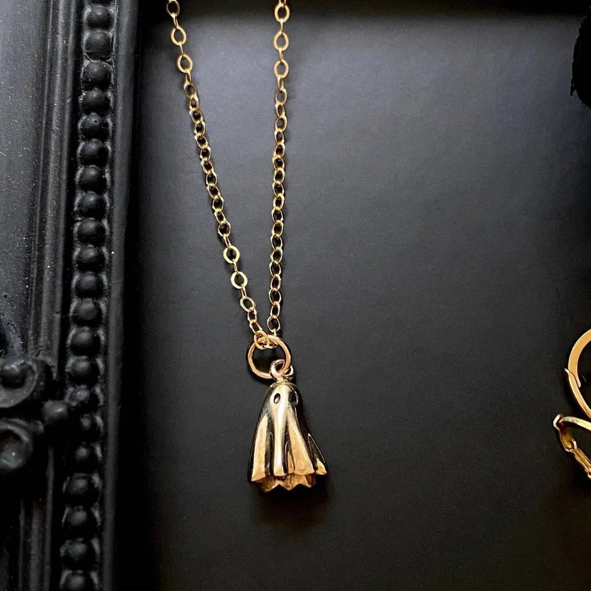 Women's ghost pendant necklace with titanium steel construction and twisted chain