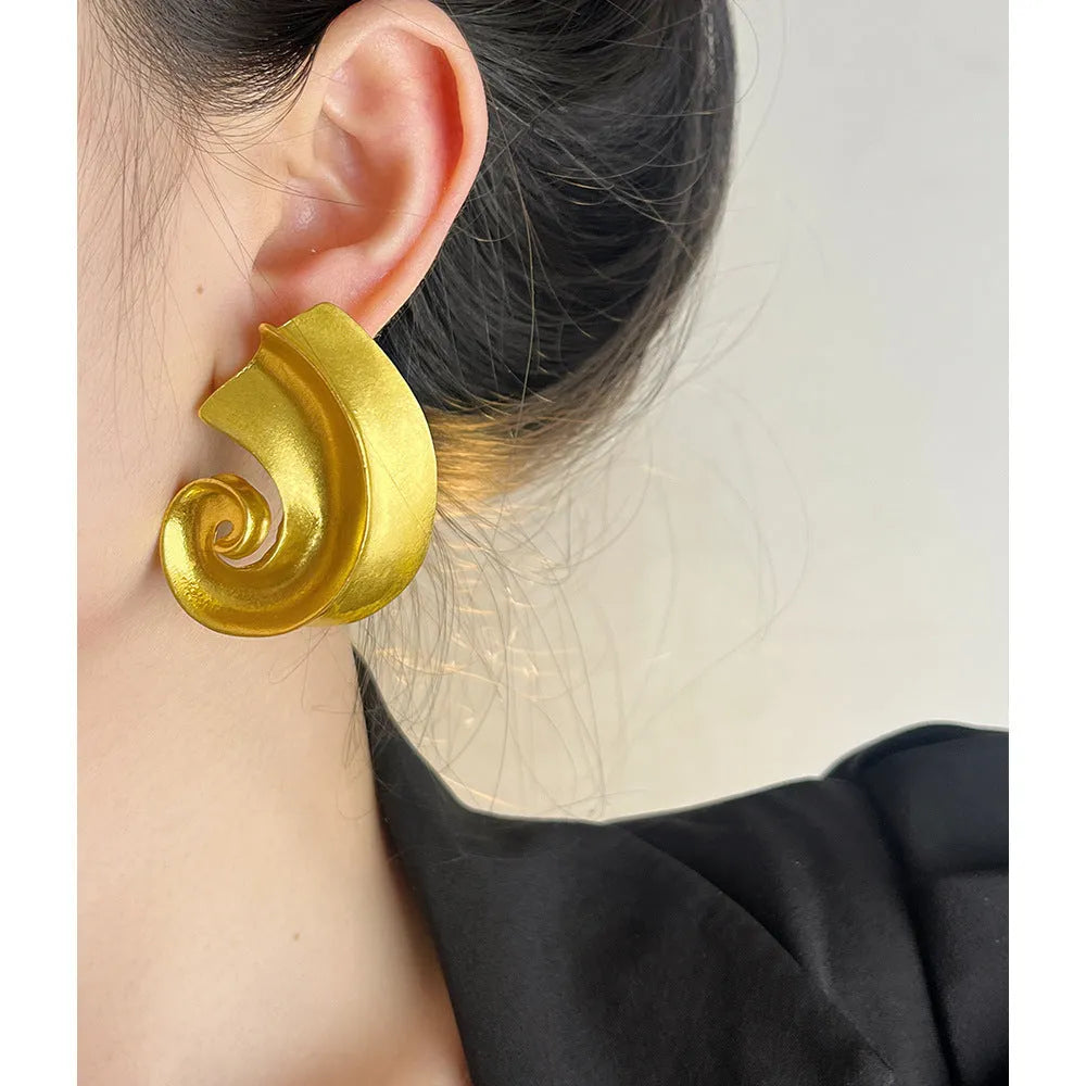 5cm geometric alloy ear studs with retro design in gold and silver colour options