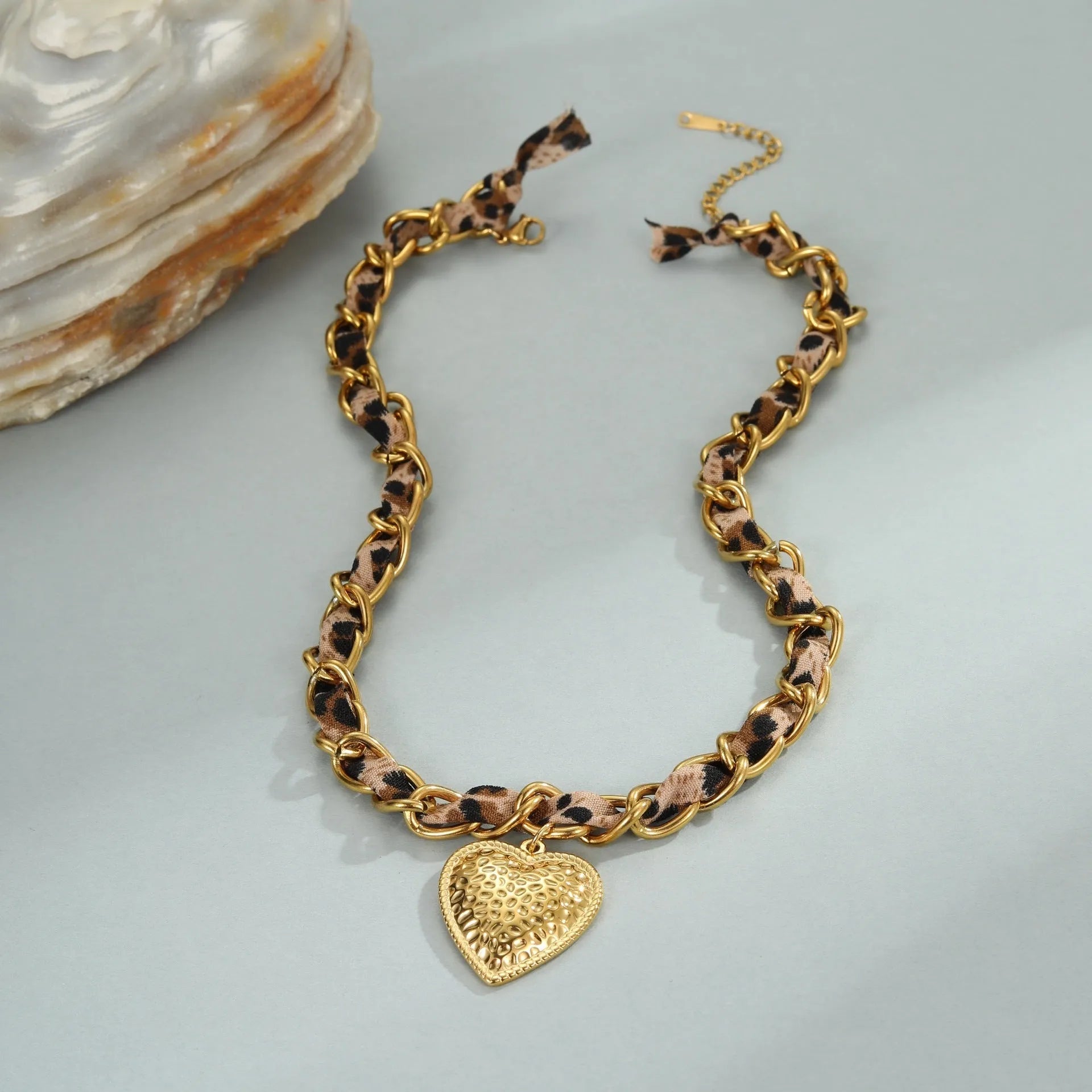 Women's stainless steel necklace with geometric leopard pendant and adjustable chain