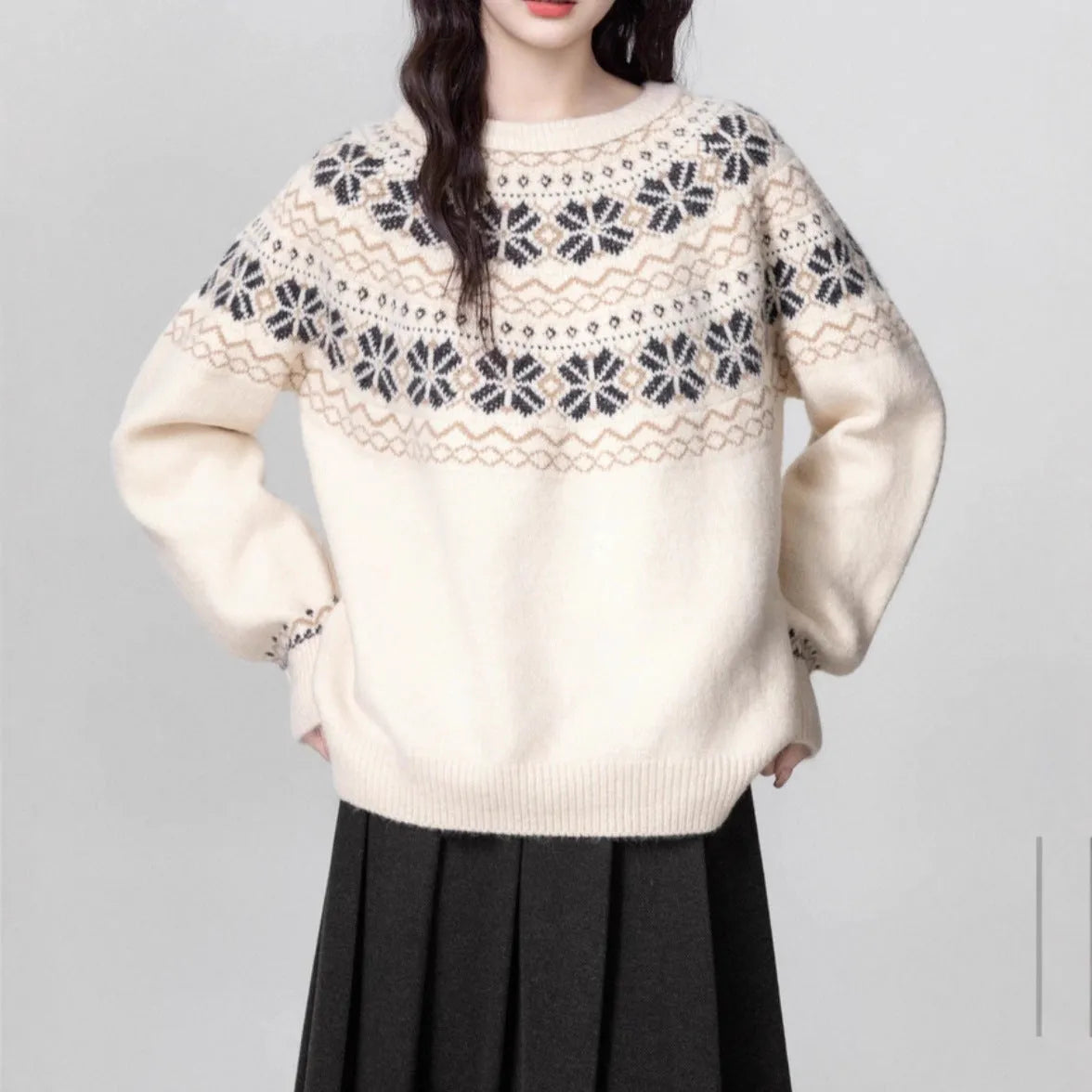 Women's milky white vintage fair isle pullover sweater with geometric pattern and crew neck