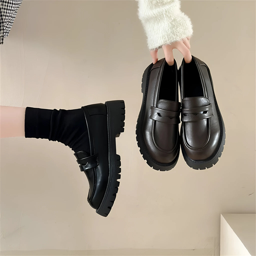 Women's chunky heel platform British style leather shoes with low heel and round toe in black