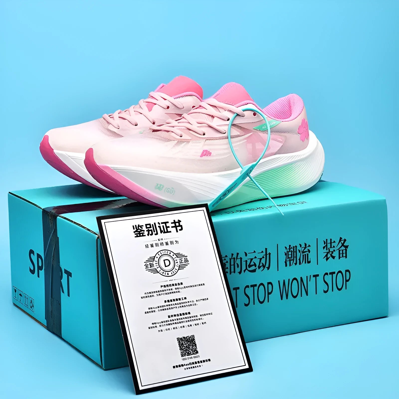 Low-top casual running sneakers with carbon plate, shown in multiple colours including Glacier, with natural rubber sole and lace-up front.