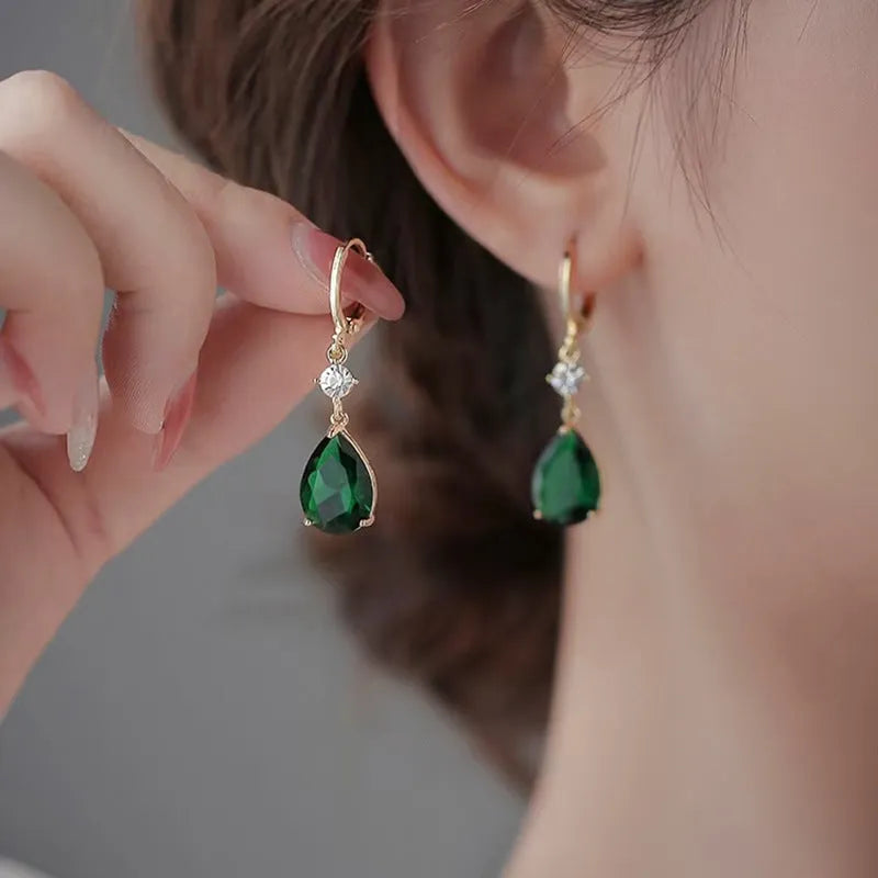 Emerald green geometric teardrop drop earrings in alloy metal