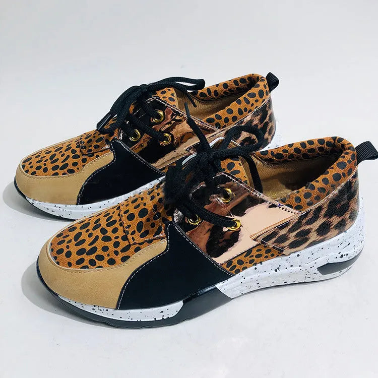 Women's casual flat sneakers with wedge heel in breathable fabric and suede, available in black, pink, and animal prints.