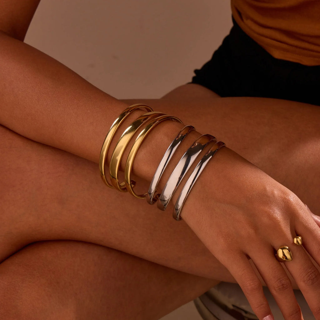Women's stainless steel bracelet with geometric line design and 18K gold electroplating