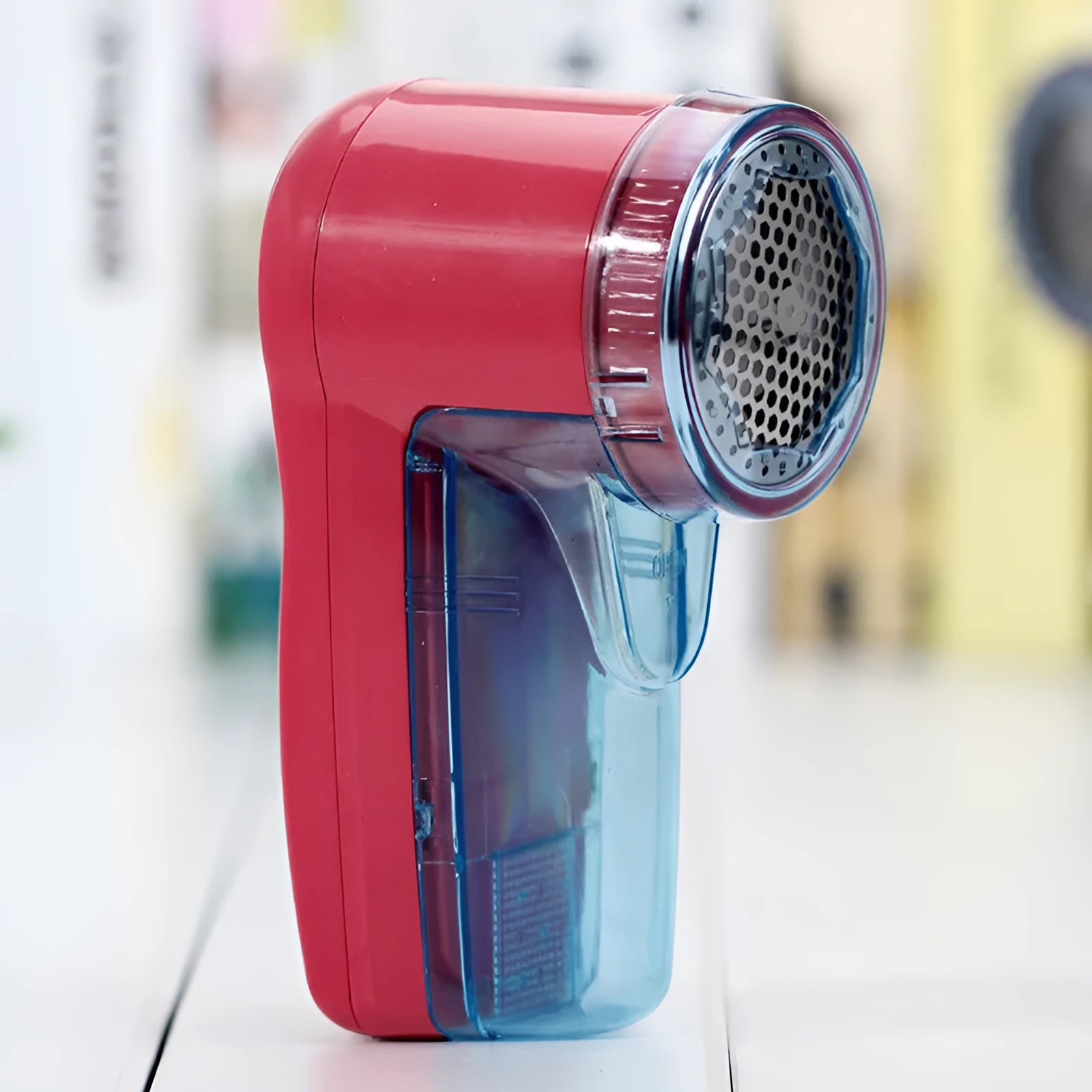 Cordless electric lint remover device for clothing fabric care