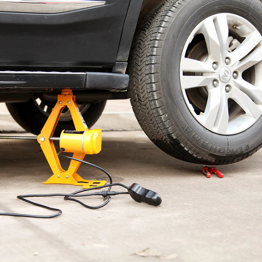 Vehicle-mounted electric hydraulic jack kit with 2-tonne capacity and 100W motor.