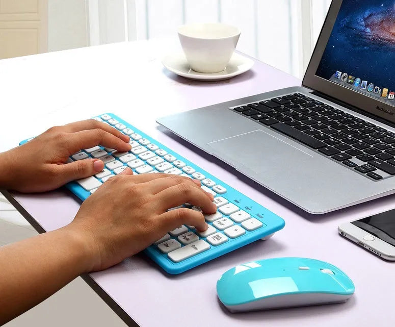 Wireless keyboard and mouse set in black plastic with 96-key layout and micro USB receiver