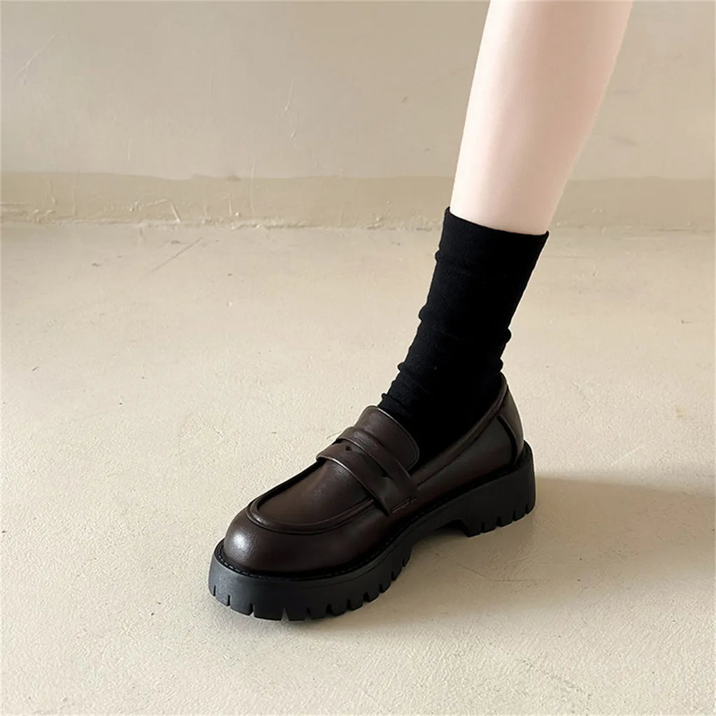 Women's chunky heel platform British style leather shoes with low heel and round toe in black