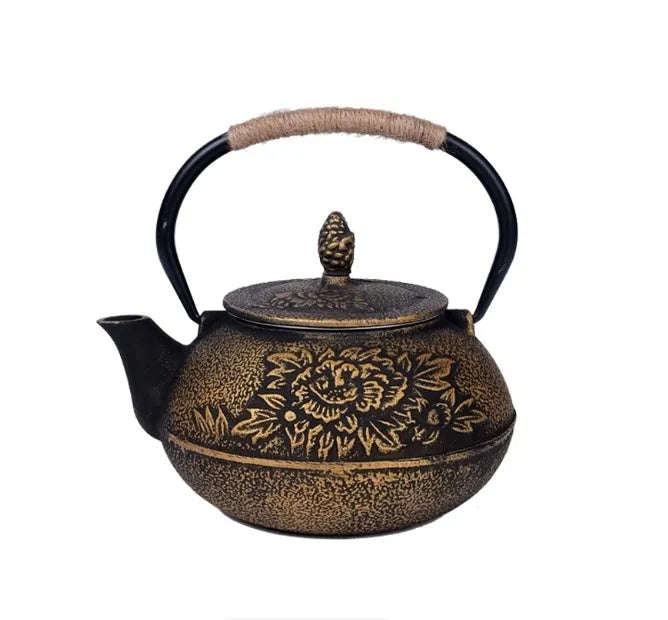 Japanese style cast iron teapot with traditional patterns and 0.9 litre capacity