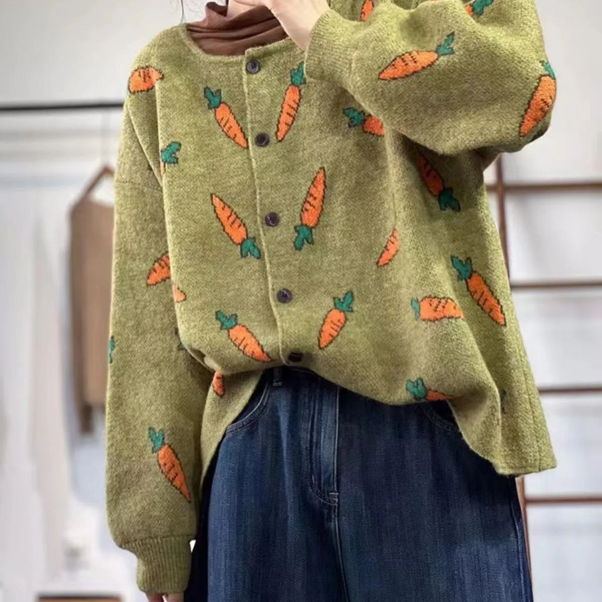 Round neck viscose cardigan with artistic colour contrast printing and loose street fashion fit