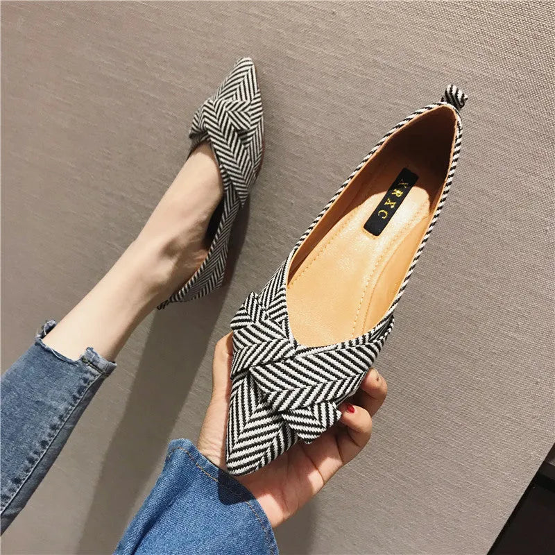 Women's pointed toe Korean-style shoes with low heel in black and red colour options