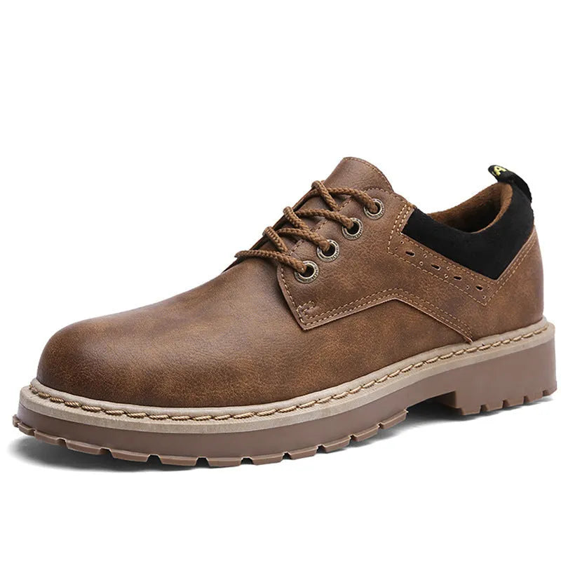 Men's casual shoes in black with round toe, front tie and flat rubber sole