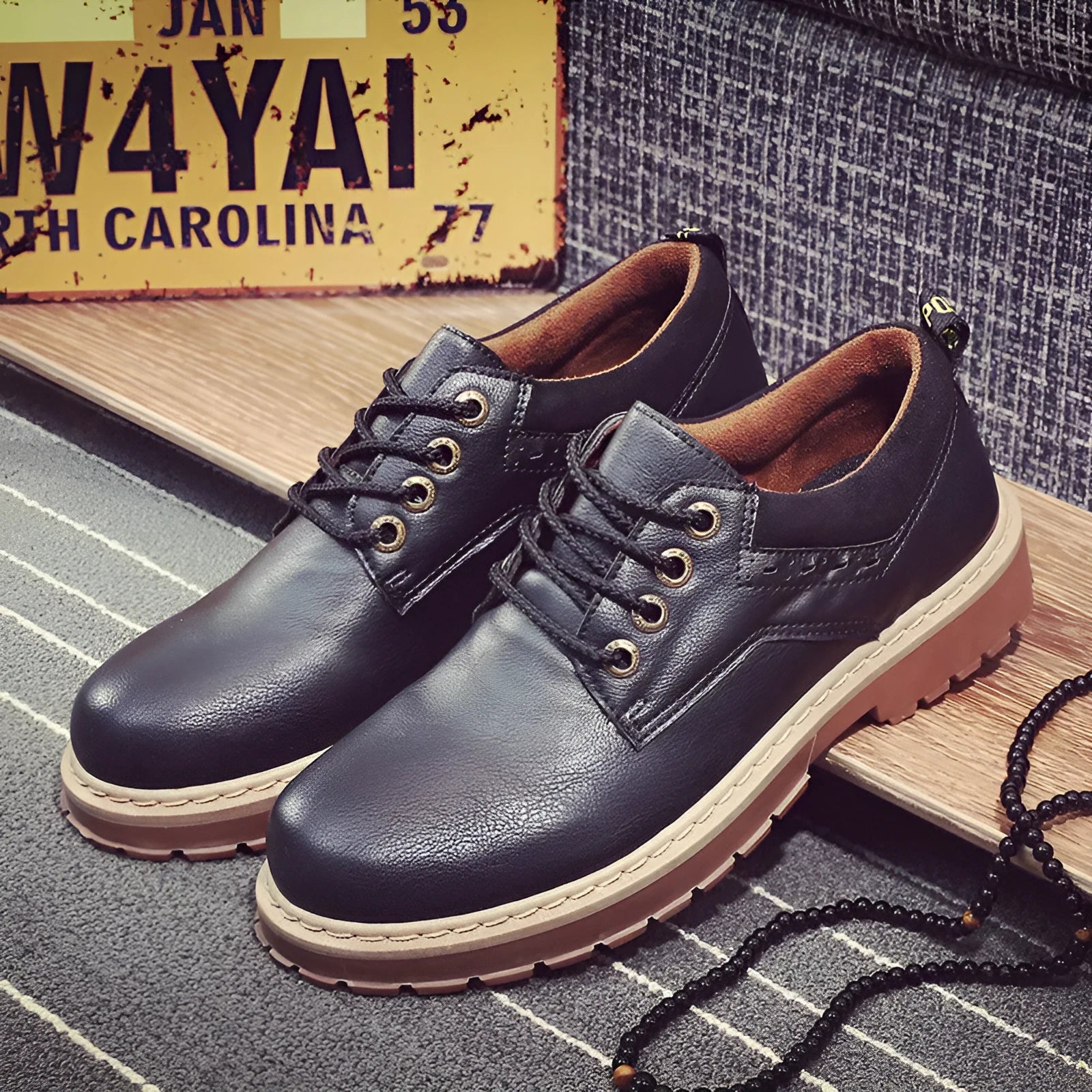 Men's casual shoes in black with round toe, front tie and flat rubber sole