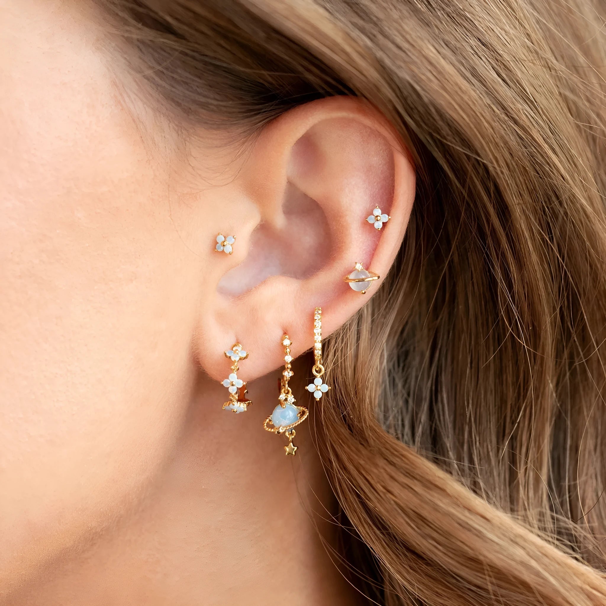 Flower-shaped zircon mosaic ear studs in Japanese Korean style with gold or silver finish