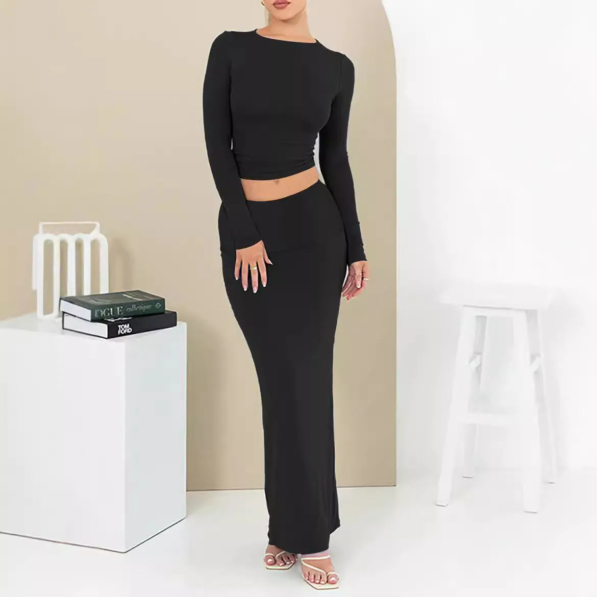 Women's autumn two-piece suit with three-quarter sleeve top and long skirt in sanded polyester fabric