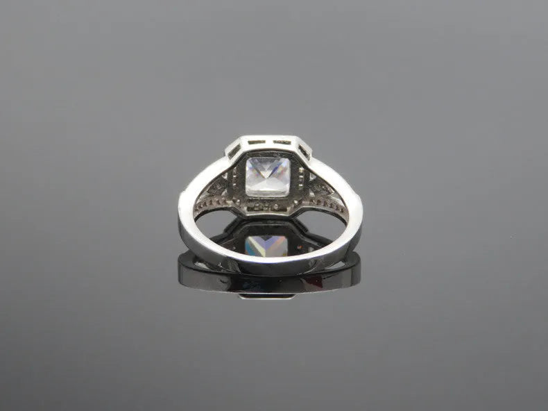 Women's platinum-coloured geometric ring with hollow design and inlaid zircon stones