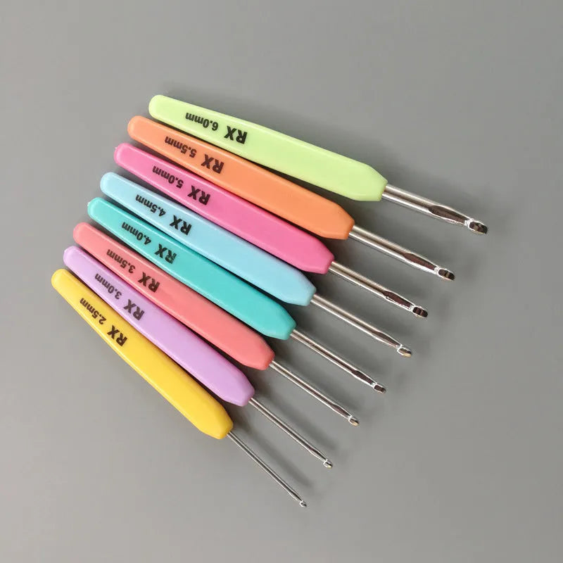 Complete set of 16 crochet hooks with thick and thin handles in storage bag