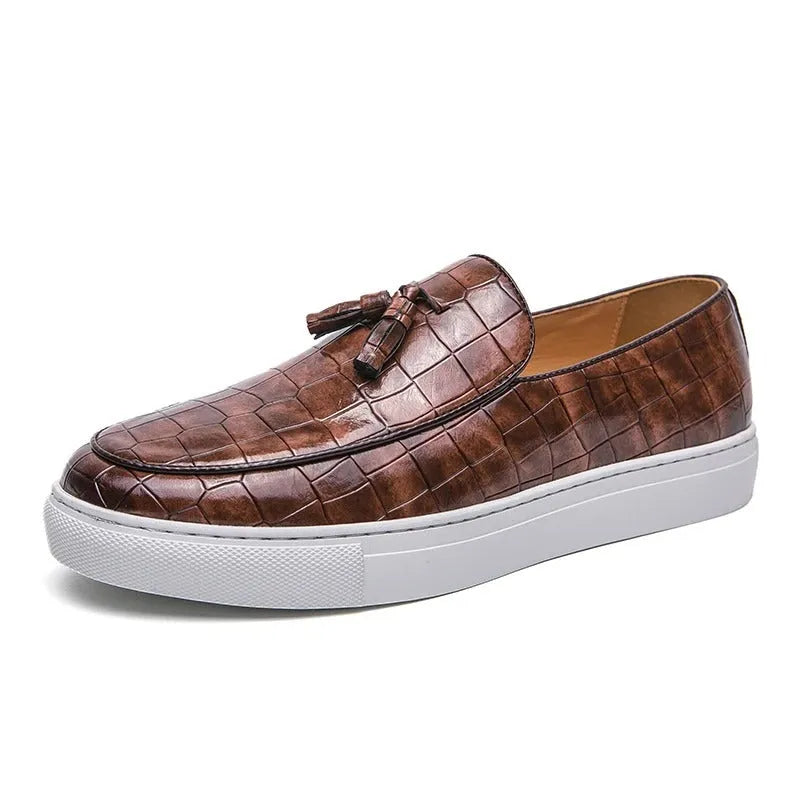 Men's black plus-size business casual sneakers with a tassel detail and rubber sole.