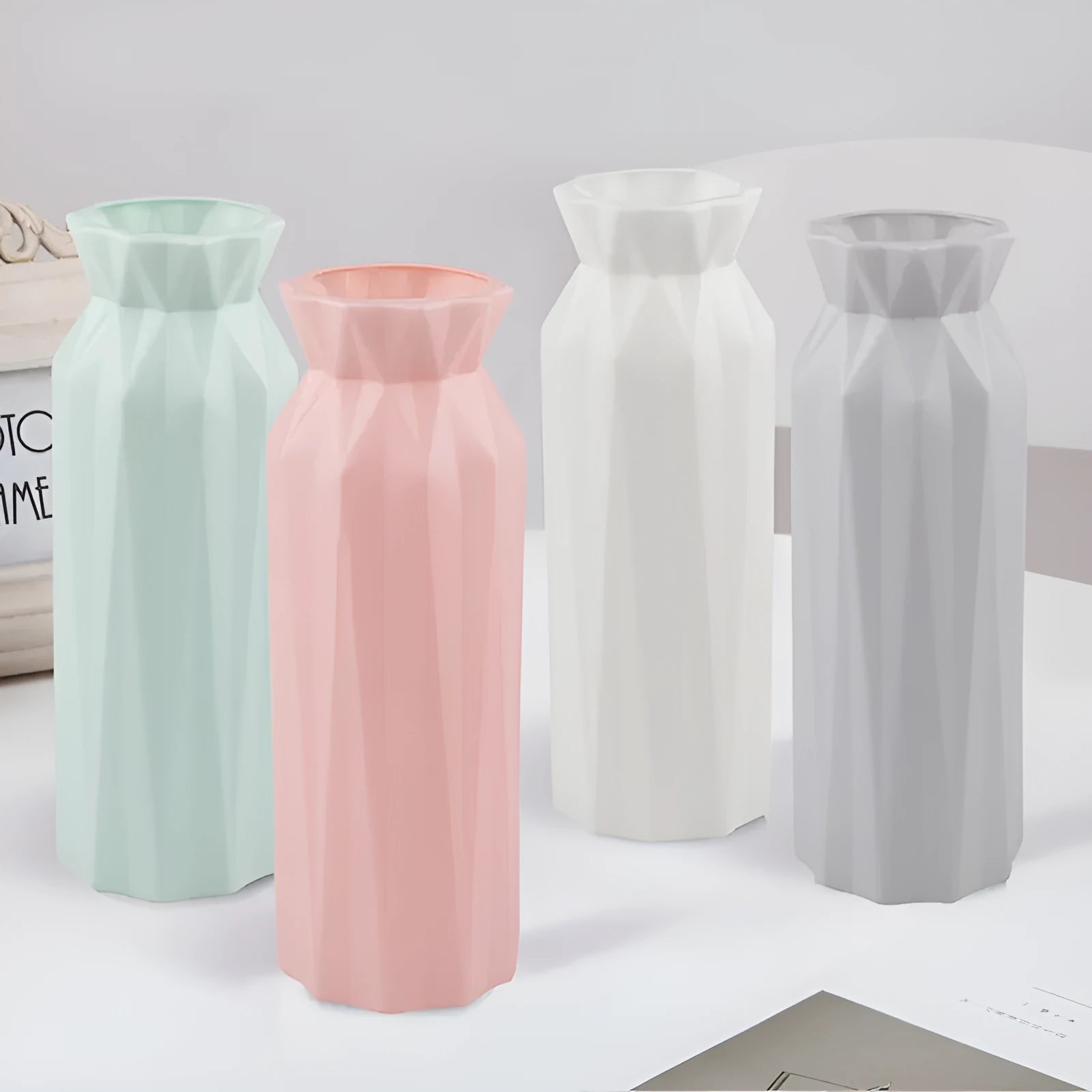 Drop-resistant melamine vase in green, grey, pink, or white with a 7.2 cm base.