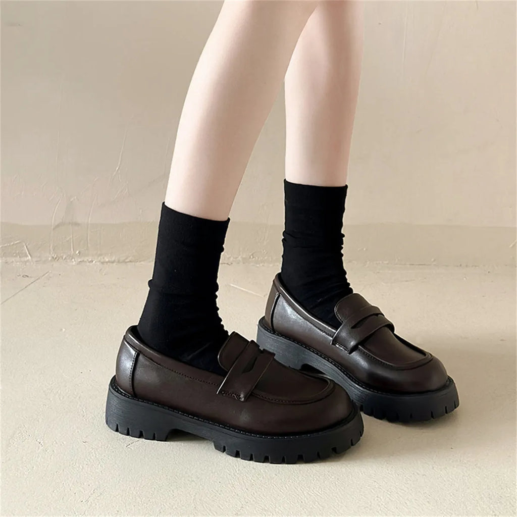 Women's chunky heel platform British style leather shoes with low heel and round toe in black