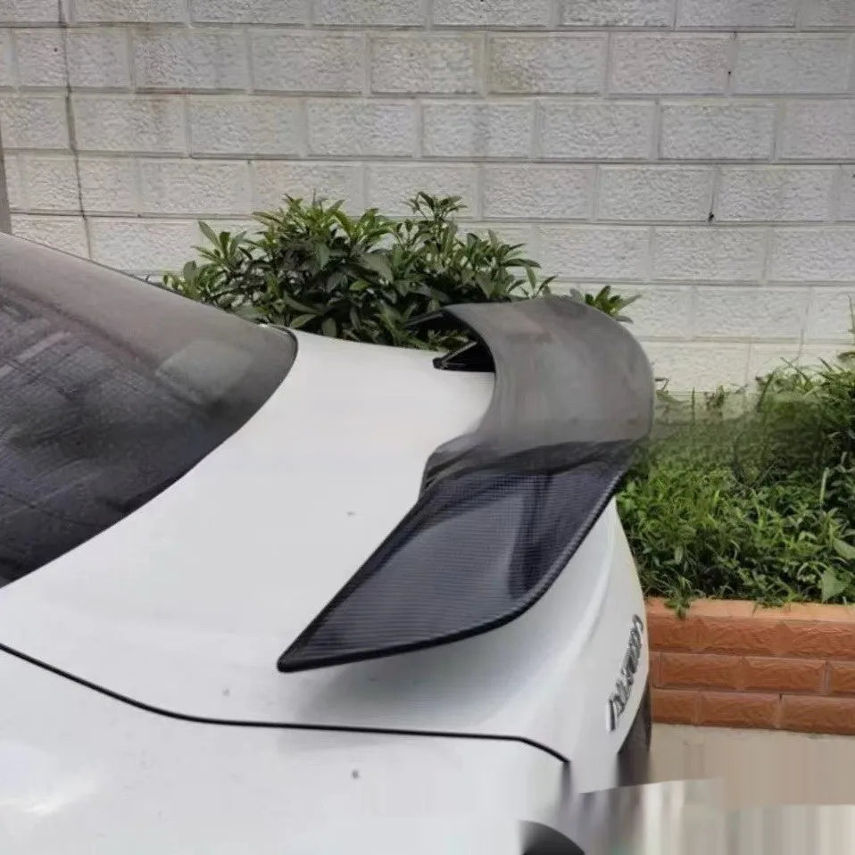 Universal punch-free car spoiler in ABS plastic showing blank, black, white, and carbon pattern finish options.