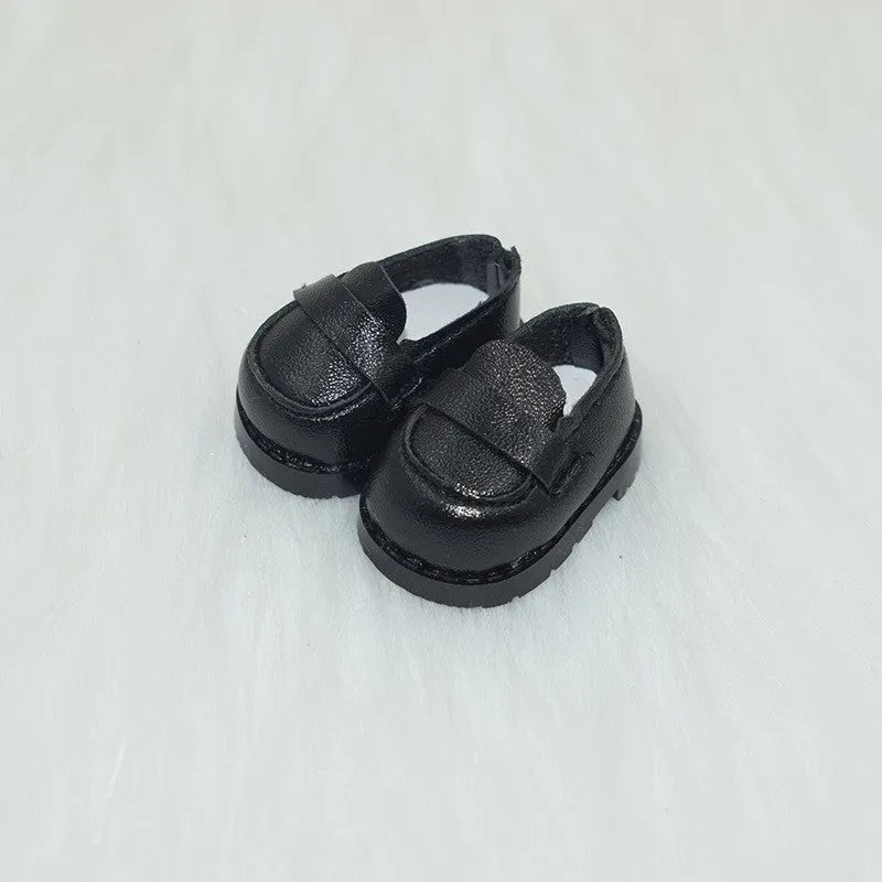 Replacement shoes for 17cm fashion dolls in various styles and colours