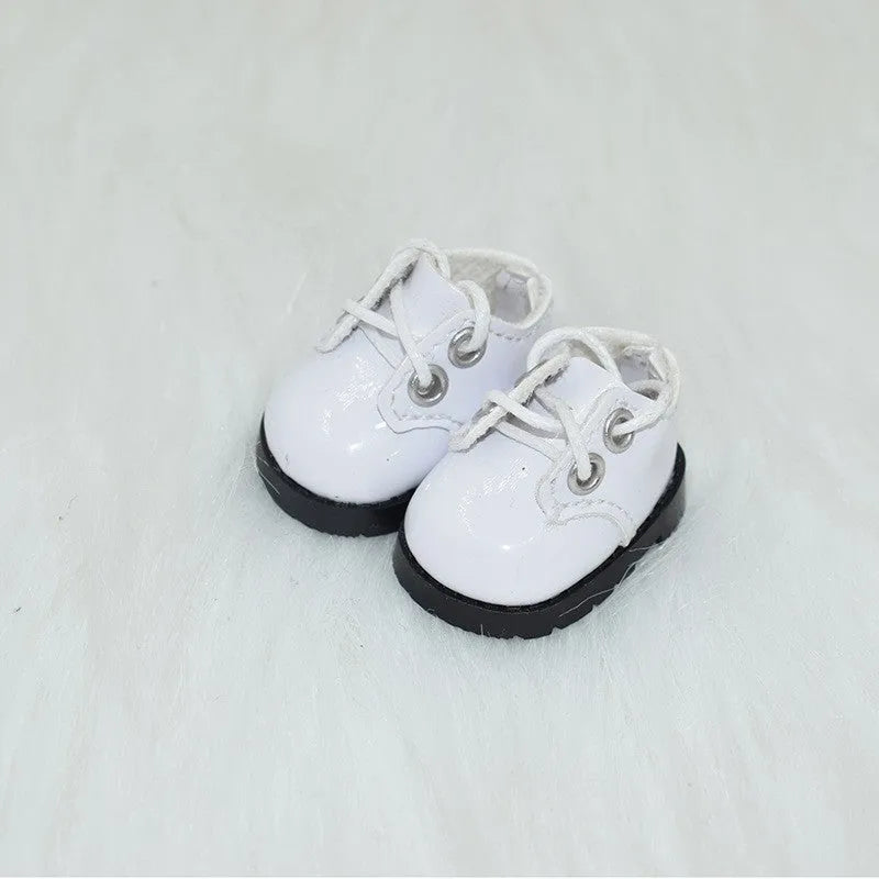 Replacement shoes for 17cm fashion dolls in various styles and colours