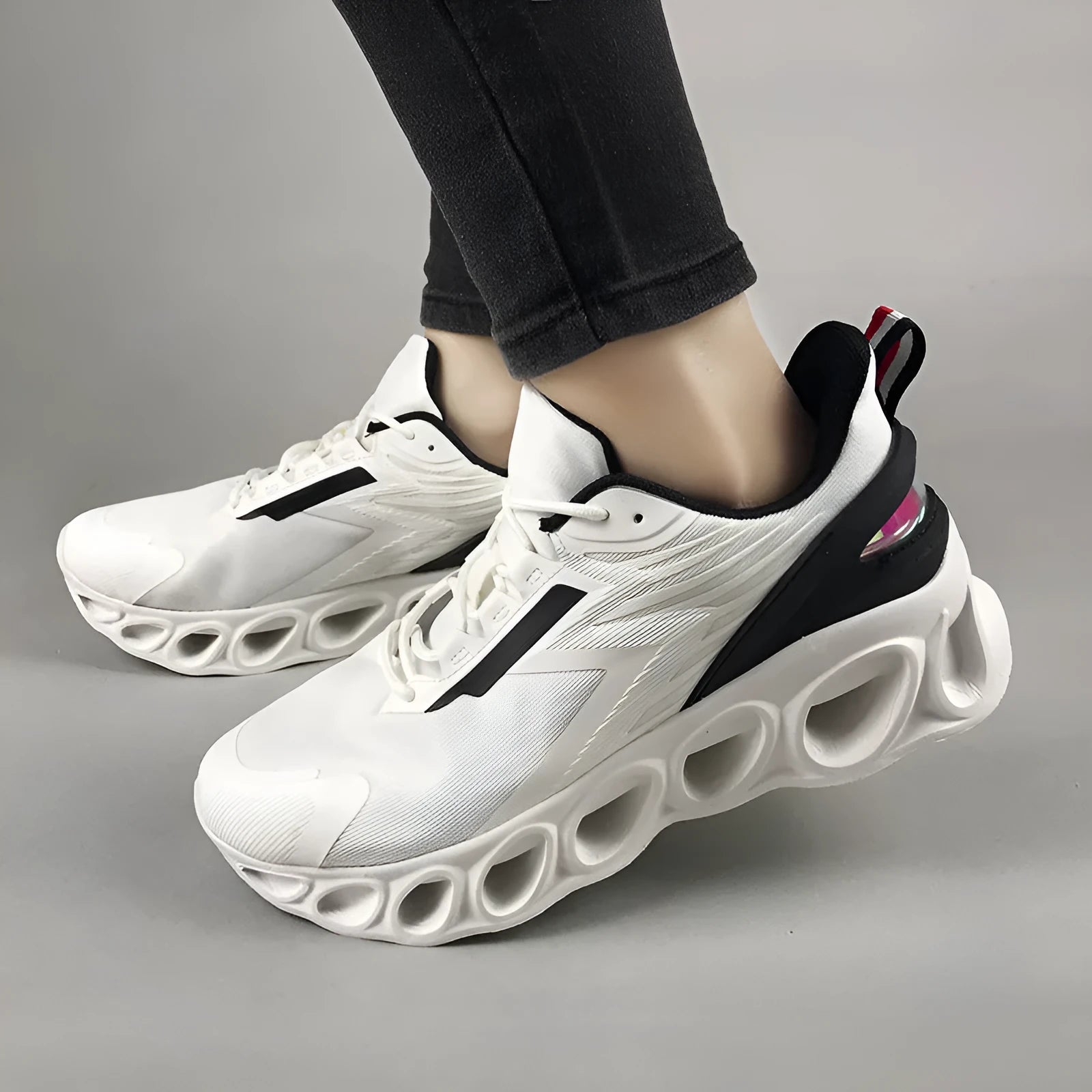 Men's casual breathable sports shoes in black with mesh upper, round toe, and front lace-up design