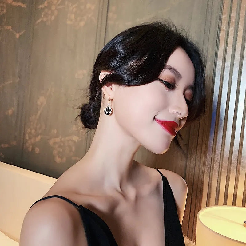 Black geometric round earrings with a retro Hong Kong style, 3.6cm long.