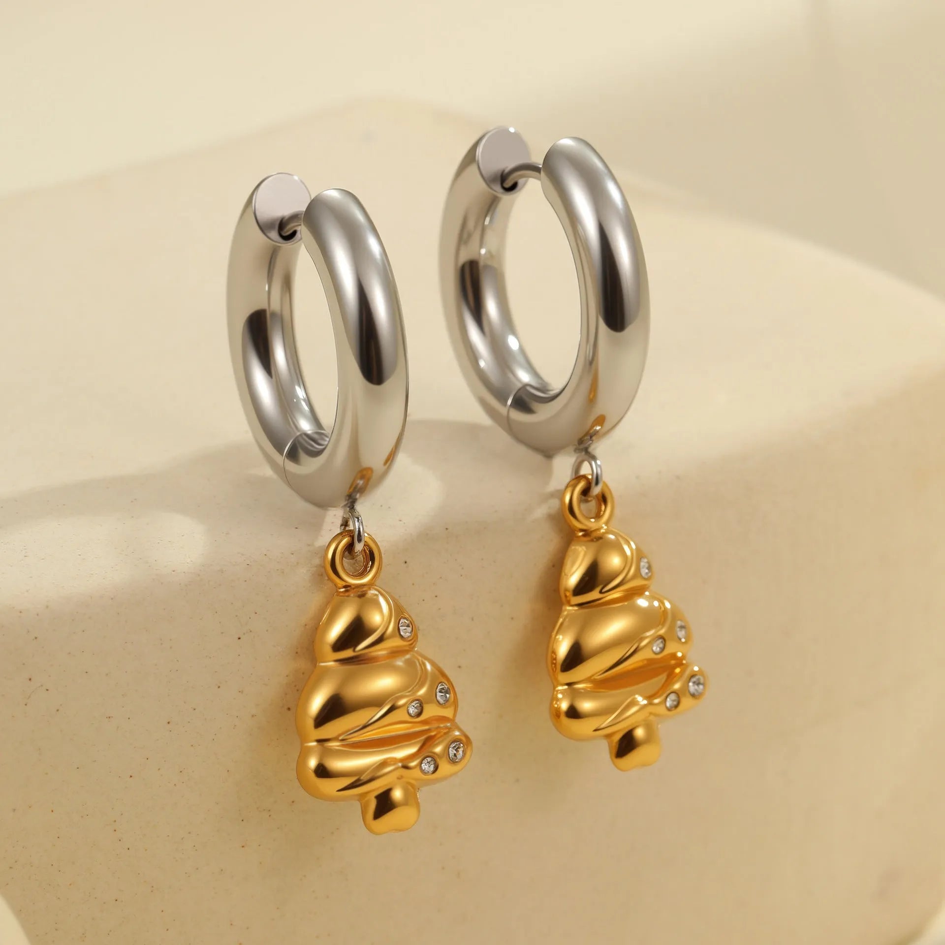 Women's Christmas tree earrings with heart and star geometry in stainless steel with gold electroplated finish