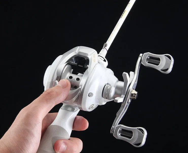 ET micro drop wheel baitcasting fishing reel on a solid background.