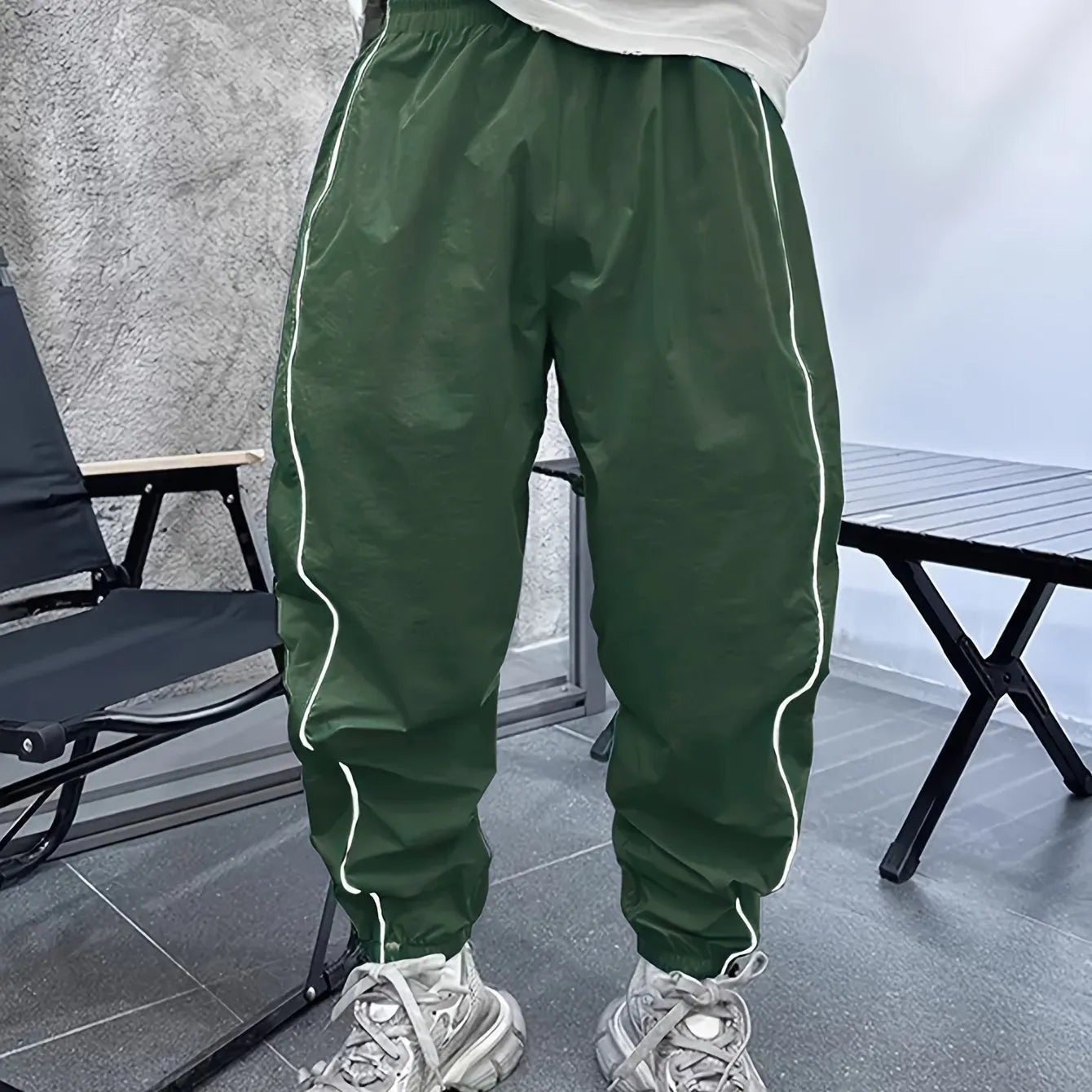 Men's loose fit bamboo fibre sports trousers in cropped length with high elasticity