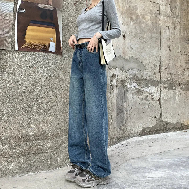 Women's retro straight jeans in cotton denim fabric with high waist design and straight leg cut