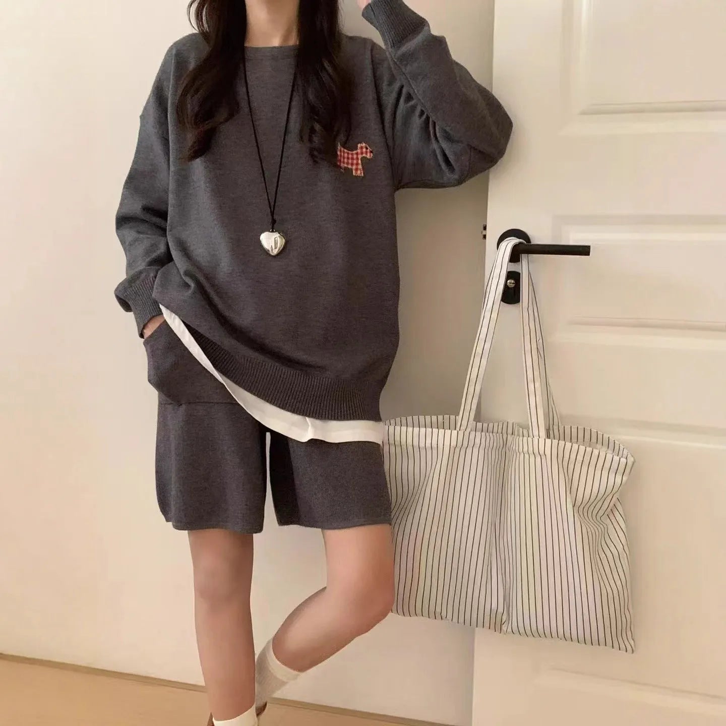 Women's knitted animal pattern shorts suit with embroidery in imitation cashmere
