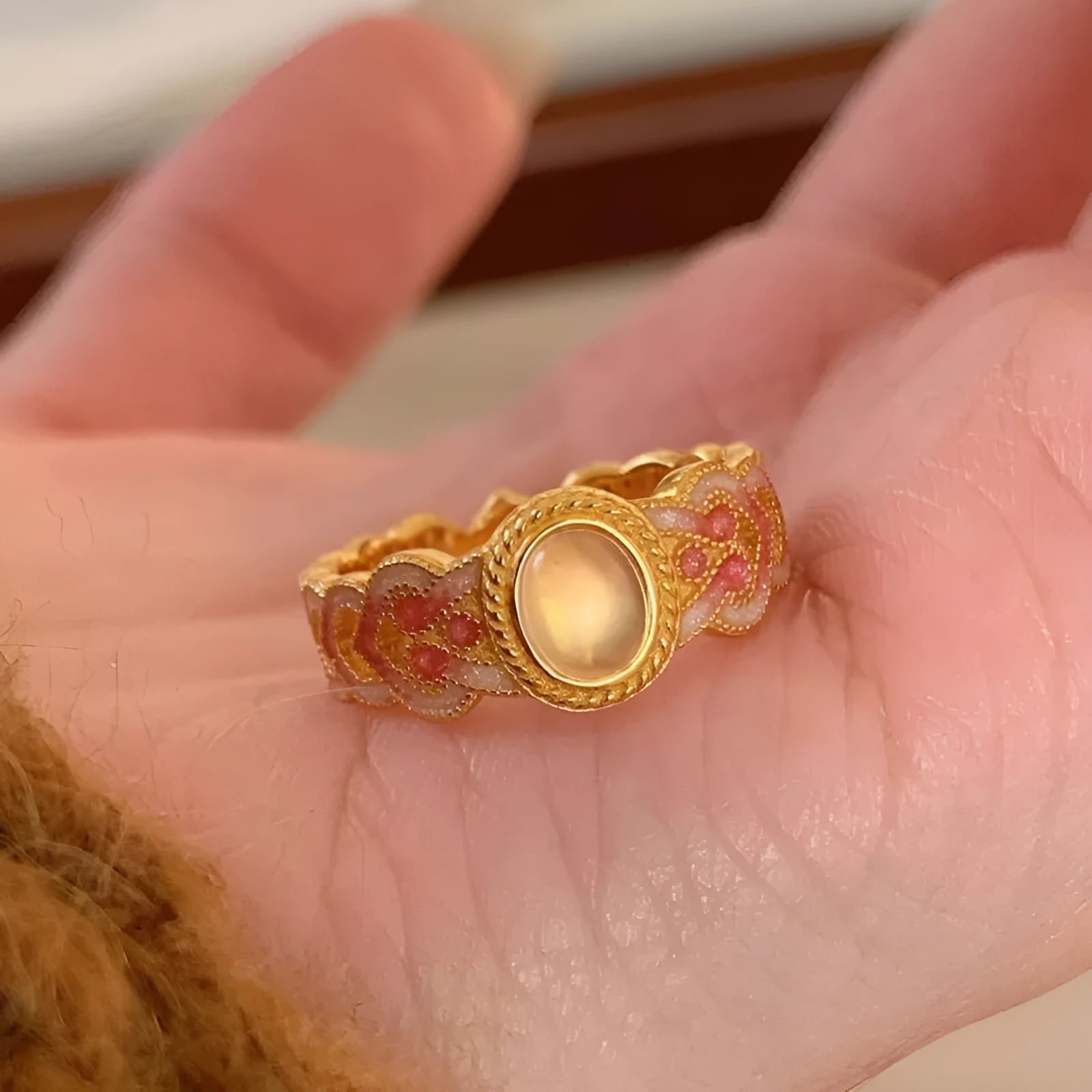 Geometric open mouth ring for women in pink crystal enamel on gold-plated copper