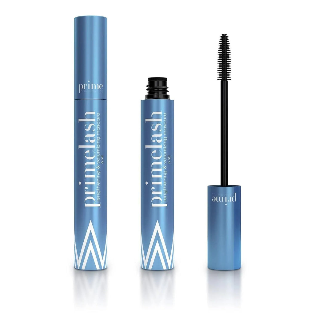Single-piece eye black eyelash brush and comb beauty tool with 0.7g net content.