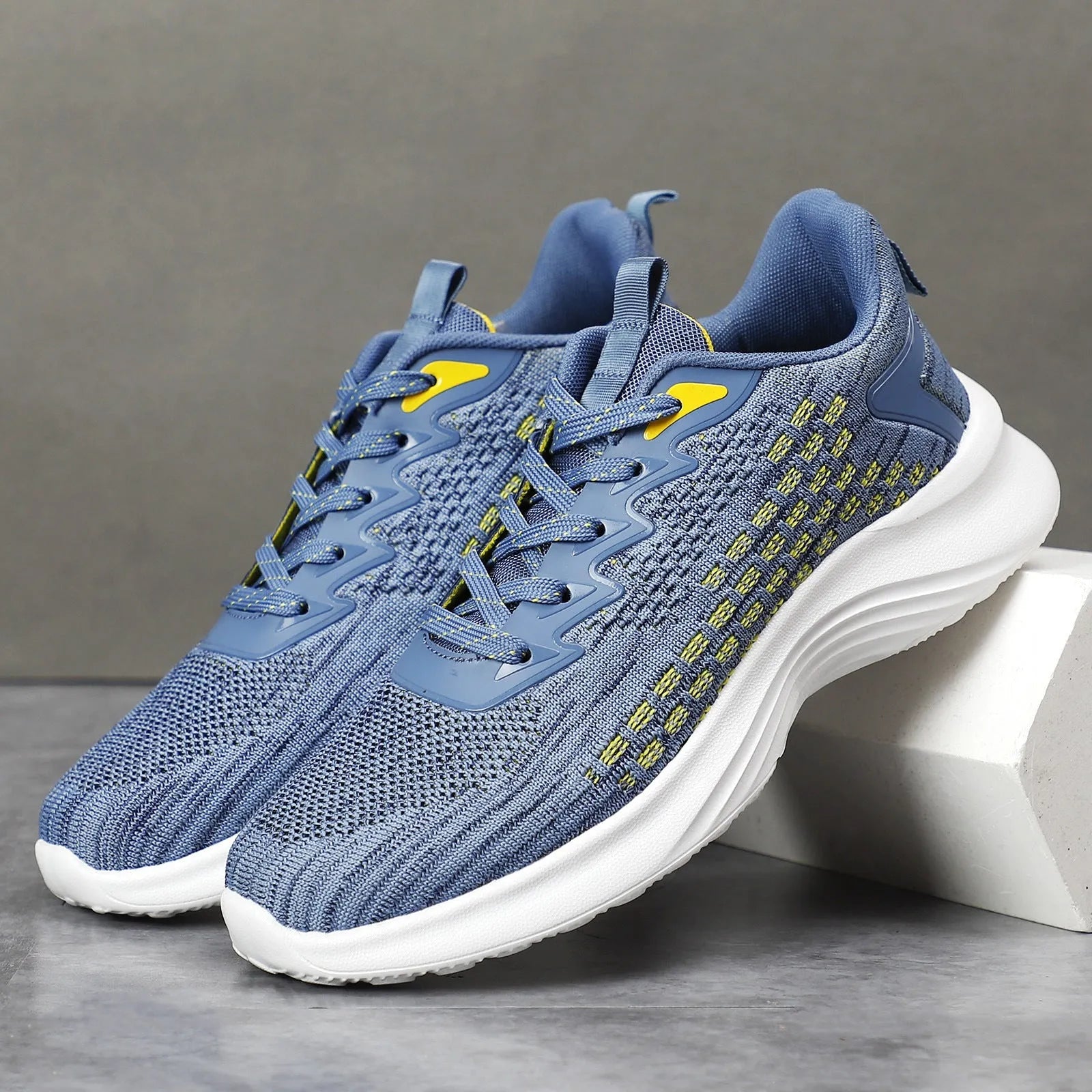 Women's lavender purple Flyknit mesh running shoes with round toe and flat wedge heel on a white background.
