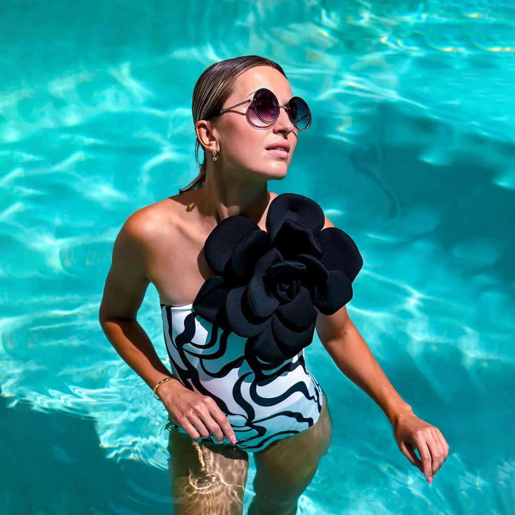 One-piece swimsuit in solid colour with European and American sizing for swimming activities