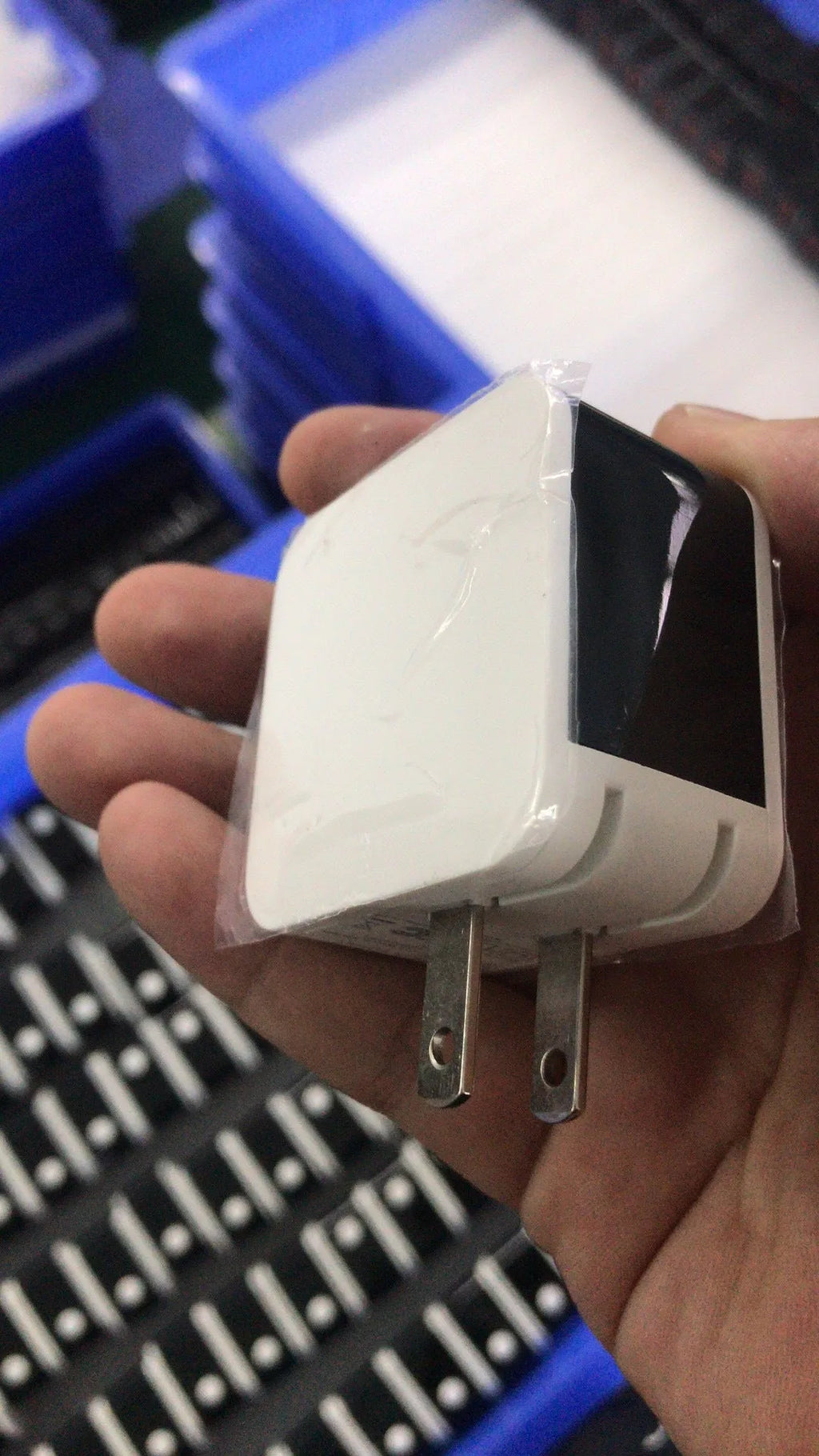5V 2.4A USB travel charger adapter with digital display showing charging status