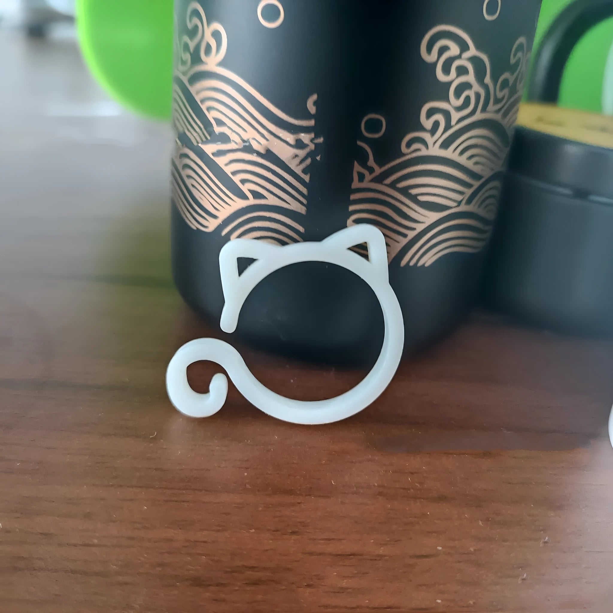 Cat-shaped plastic gardening clip in four colours for plant support