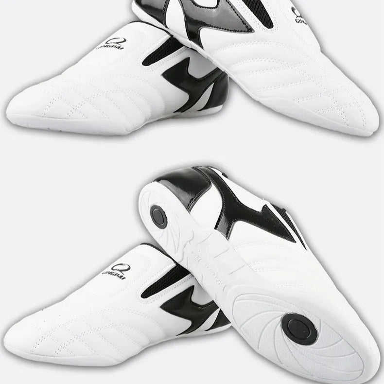 Black and white children's martial arts shoes for Sanda, boxing and Taekwondo training