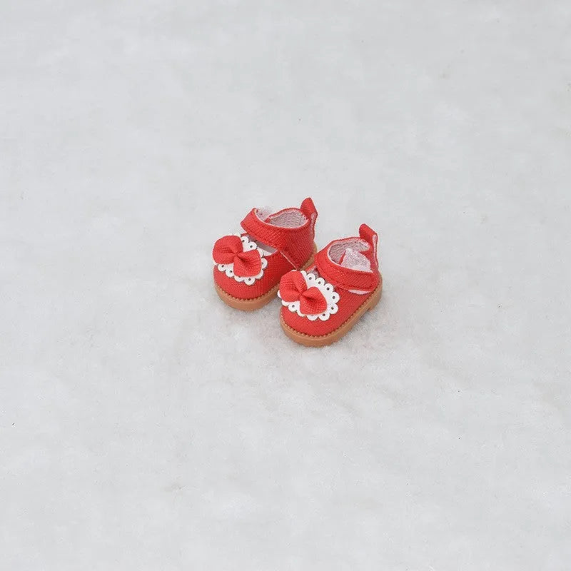 Replacement shoes for 17cm fashion dolls in various styles and colours