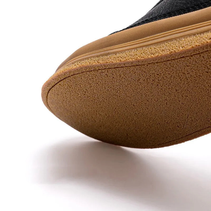 Men's black casual leather shoes with round toe, flat heel, and lace-up front on a white background.