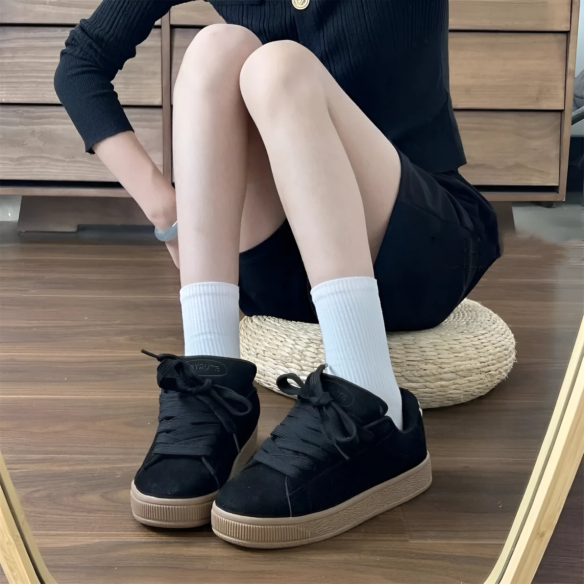 Black retro low-top sneakers with waterproof platform and injection-moulded rubber sole