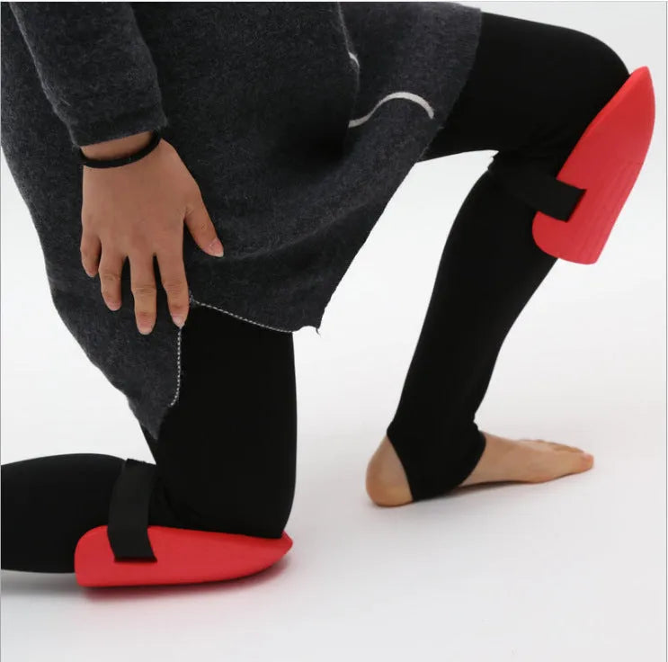 A pair of simple black EVA foam knee pads for gardening, showing their rectangular shape and thickness.