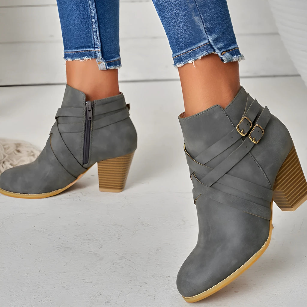 Women's plus size black short ankle boots with 7cm chunky heel and side zipper.