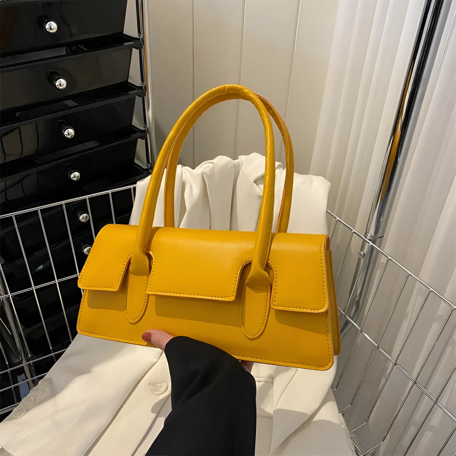 Women's retro small square shoulder bag in PU leather with document compartment and single strap